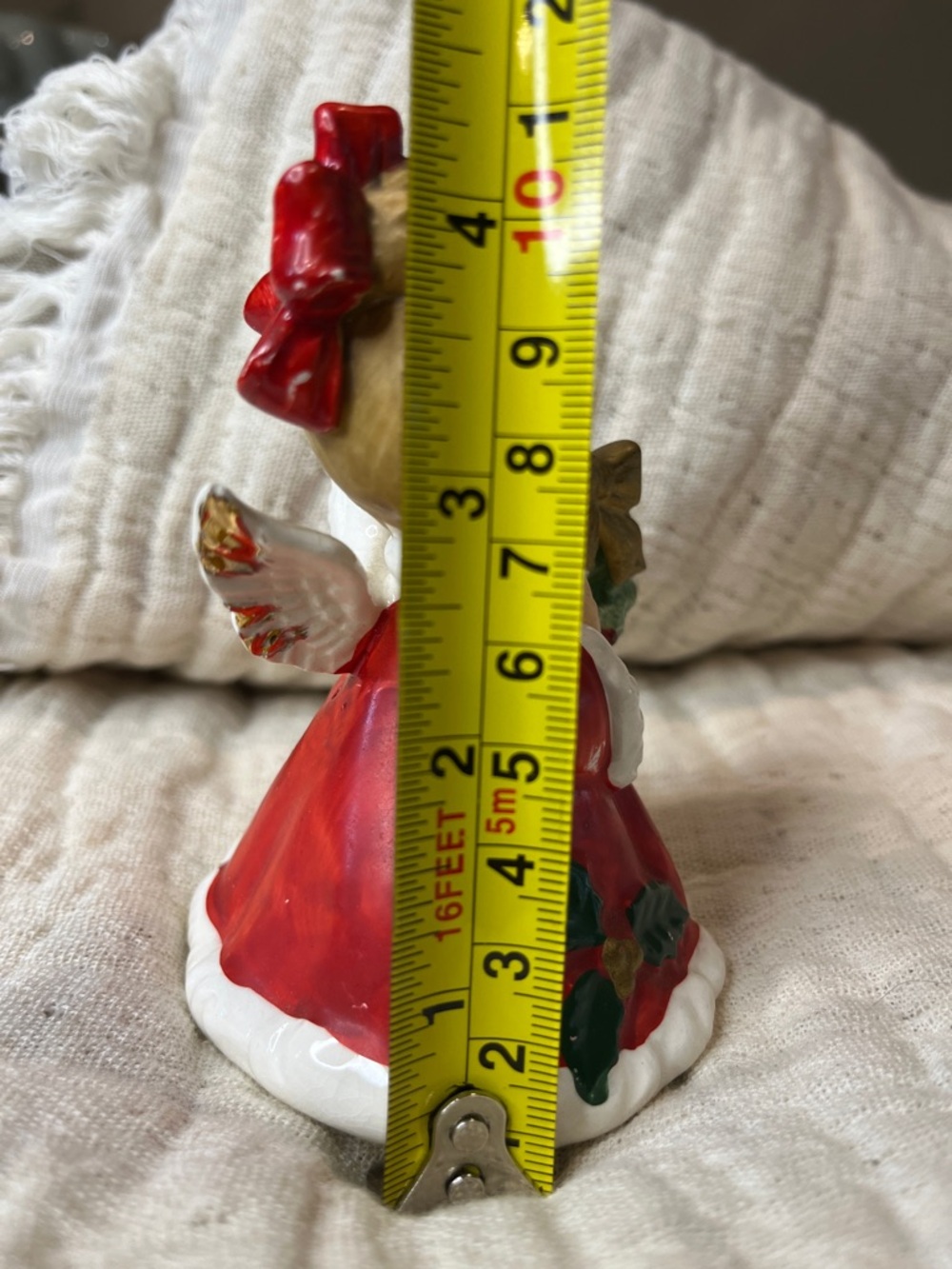 Vintage Josef Christmas
Angel Holding Holiday Wreath Ceramic *missing bell - Picture 11 of 12